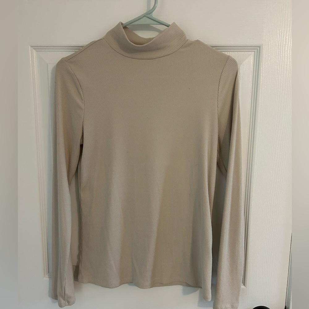 Beige/pink turtle neck!